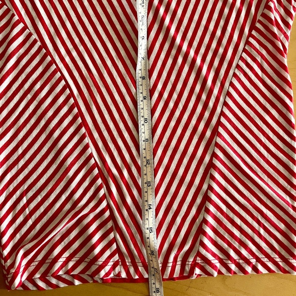 Bebe Color Block Cut Off Shoulder Low Cut Neck Red & White Top Size XS - Picture 4 of 5